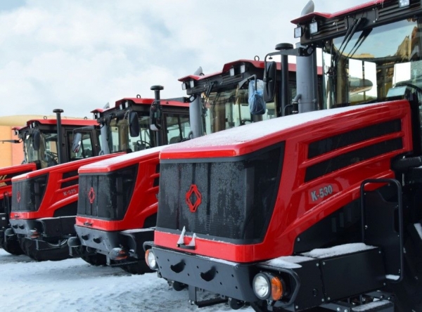 В линейке тракторов КИРОВЕЦ К-5 пополнение: новые модели стали быстрее и мощнее